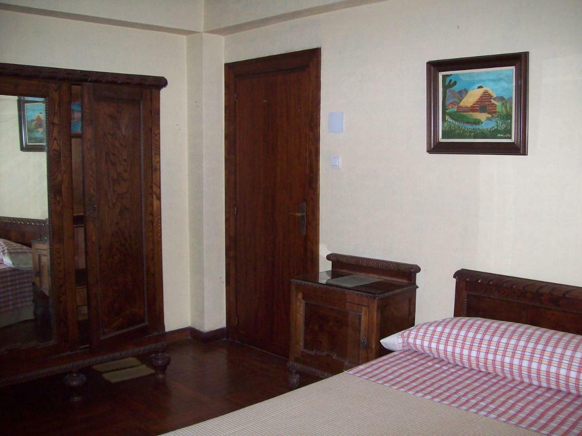 Pension Los Pinos Gijón Exterior foto